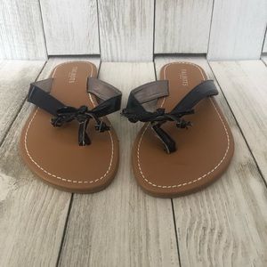 Talbots 6.5 navy patent flip flops